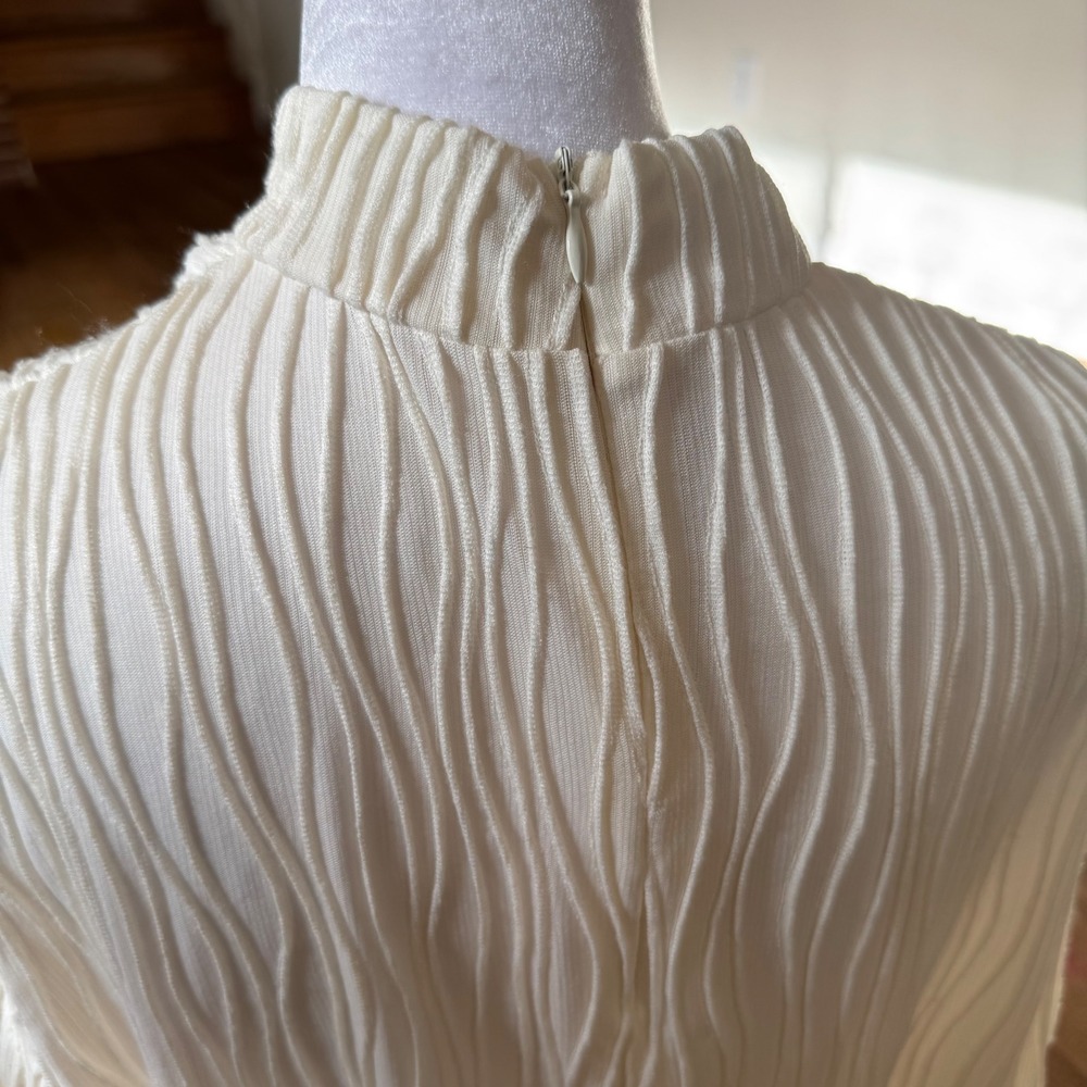 Cider Cream Wavy Textured Plisse Mock Neck Bell Sleeve Top XL - Picture 4 of 8